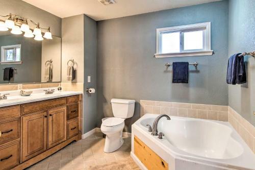 Spacious Lafayette Retreat - 20 Mi To Denver!