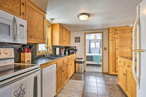 Cozy Kremmling Retreat With Mountain Views!