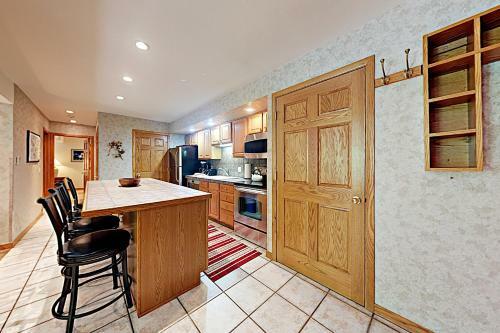 Timberline Condominiums 2 Bedroom Unit C2h