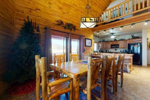 Diamond J's Riverside Retreat