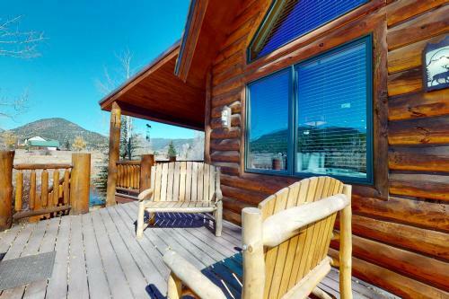 Diamond J's Riverside Retreat