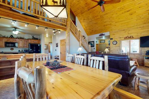 Diamond J's Riverside Retreat