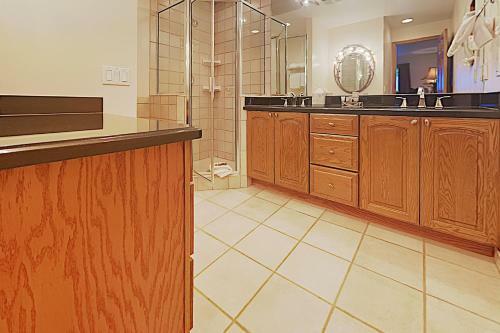 Timberline Condominiums 2 Bedroom Unit B2e