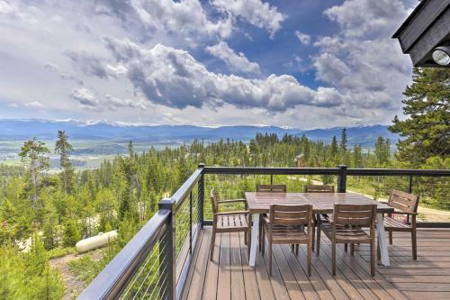 Lavish Mountain Retreat With Large Deck And Game Room!