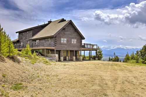 Lavish Mountain Retreat With Large Deck And Game Room!