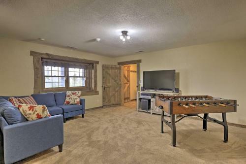 Lavish Mountain Retreat With Large Deck And Game Room!