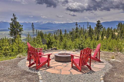 Lavish Mountain Retreat With Large Deck And Game Room!