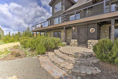 Lavish Mountain Retreat With Large Deck And Game Room!