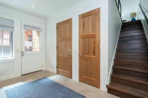 Pacific Ave West 330 B - Central Chalet