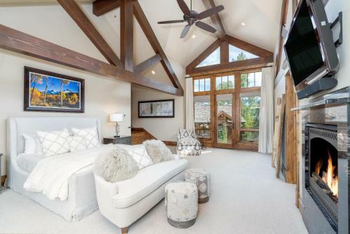 The Pinnacle By Exceptional Stays