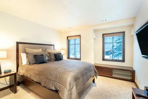 Colorado Ave East 327 - Bear Creek West