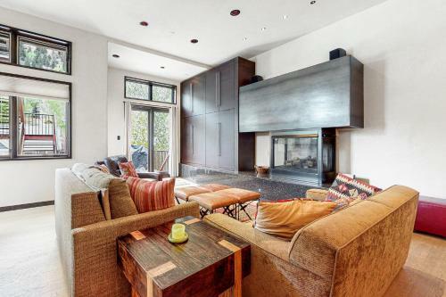 Colorado Ave East 327 - Bear Creek West