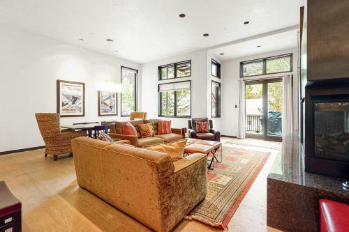 Colorado Ave East 327 - Bear Creek West
