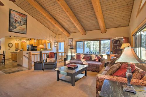 Mountain Escape With Hot Tub - Ski, Hike, And Golf!