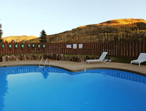Apartamento Resort Style Condos With Contemporary Mountain Elegance