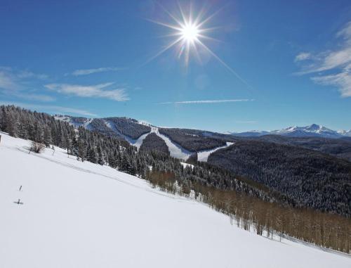 Apartamento Resort Style Condos With Contemporary Mountain Elegance