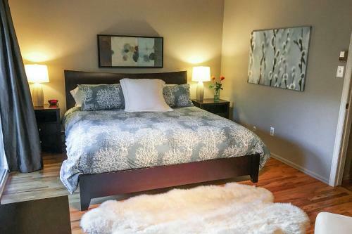 Cozy Vail Townhome With Views Near Shuttle Stop!