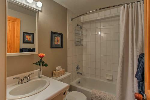 Cozy Vail Townhome With Views Near Shuttle Stop!