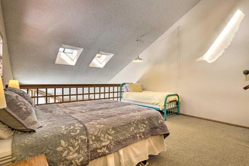 Riverside Townhome With Porch And Mountain Views!