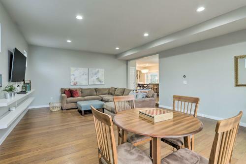 Apartamento Parkside Getaway With Fire Pit By Windsor Lake!