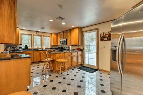 Masons Island Home With Balcony, Steps To Ocean