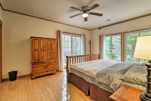 Masons Island Home With Balcony, Steps To Ocean