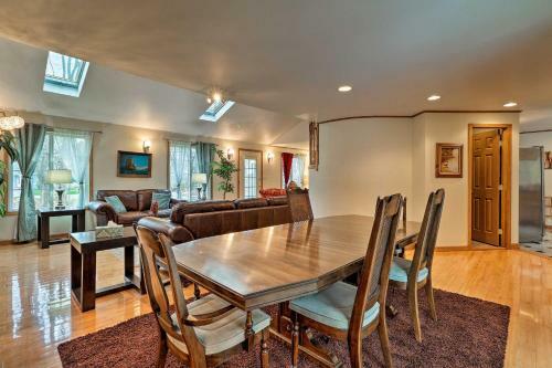 Masons Island Home With Balcony, Steps To Ocean