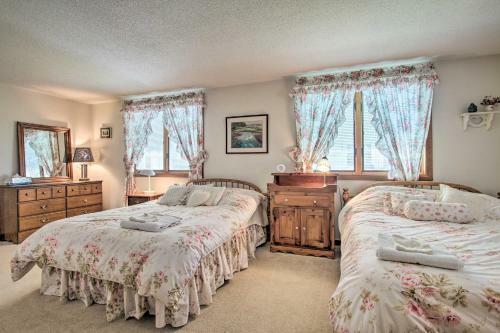 Niantic Getaway With Water Views - Walk To Beach