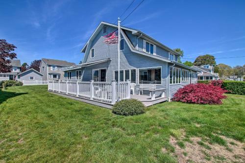 Niantic Getaway With Water Views - Walk To Beach