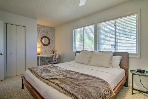 Stylish Townhome About 1 Mi To Beach And Boardwalk!