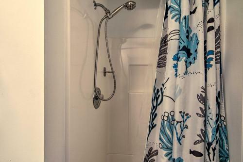 Stylish Townhome About 1 Mi To Beach And Boardwalk!