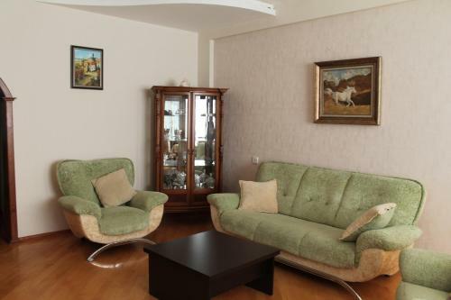On Aga Neimatulla Street Apartment