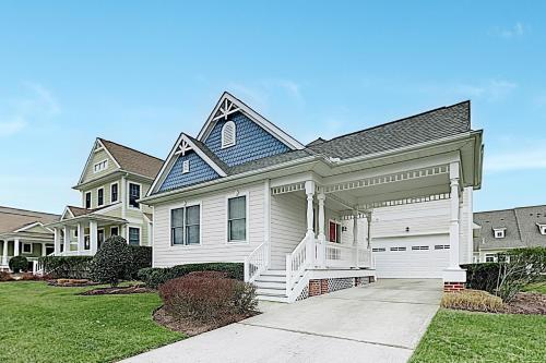 New Listing! Waterfront Home With Screened Porch Home