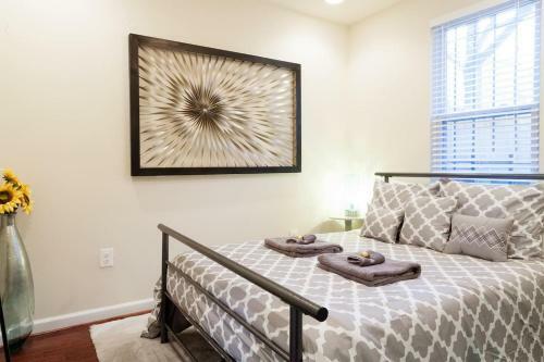 Apartamento ** Stacked Rowhome ** Up & Coming ** Convenience
