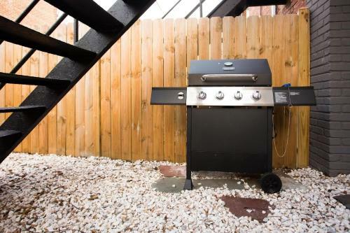Apartamento ** Stacked Rowhome ** Up & Coming ** Convenience