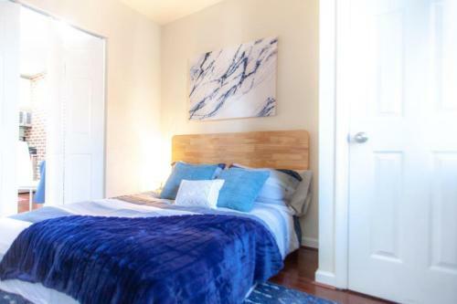 Apartamento ** Stacked Rowhome ** Up & Coming ** Convenience