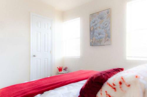 Apartamento ** Stacked Rowhome ** Up & Coming ** Convenience
