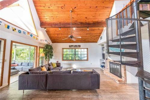 Tree Top Bungalow