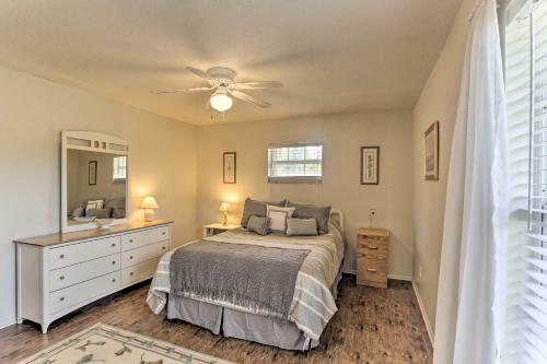 Bokeelia Home With Large Yard - Walk To Canals!