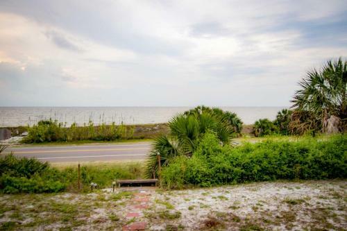 Cozy Beachside Dwelling 9 Mi To Port St Joe!