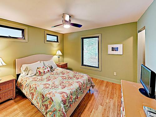 New Listing! Riverfront Home With Hot Tub & Dock Home