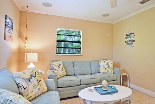 Paradise Beach - West 2414