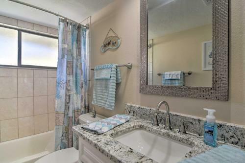 Apartamento Renovated Beach Nook With Lanai, Steps From Gulf