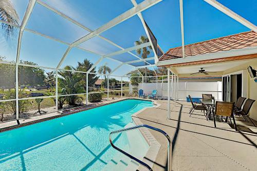 Pristine Home-screened Lanai & Private Pool Home
