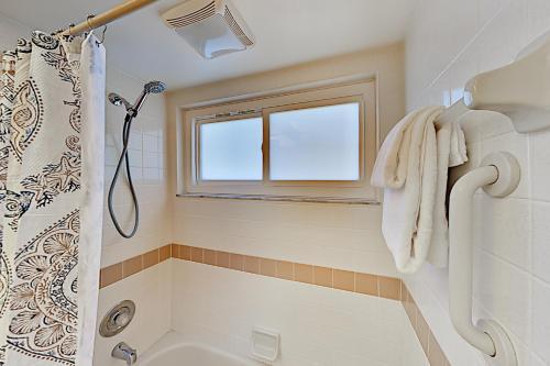 Pristine Home-screened Lanai & Private Pool Home