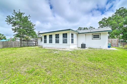 Pet-friendly Gulf Getaway - 10 Mi To Beaches!