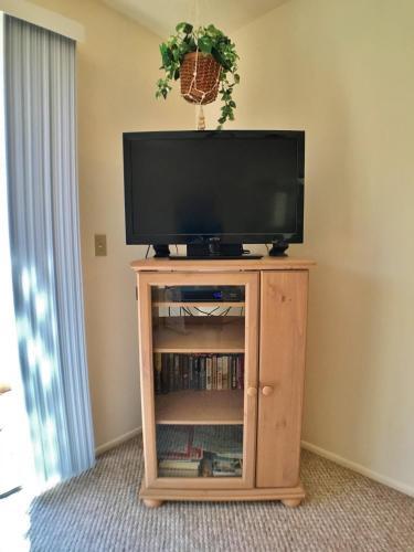 Beach Bungalow - East 2205