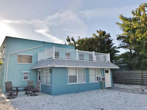 Beach Bungalow - 2204 Unit B