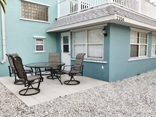 Beach Bungalow - 2204 Unit B