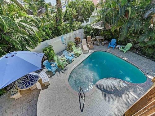 Beach Getaway Pool Condo Between The Island Marina And Beach